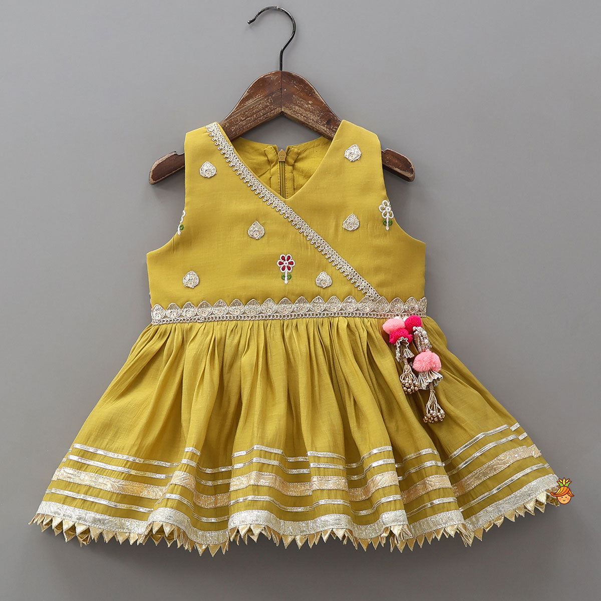 Elegant Tassel Enhanced Kurti With Wide-Leg Palazzo