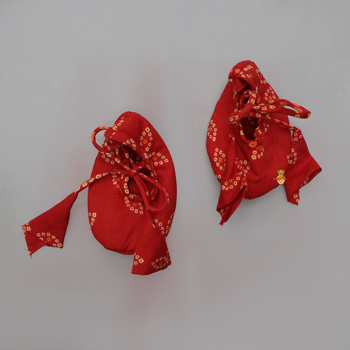 Bandhani Printed Ethnic Kurta And Matching Dhoti With Cap And Booties
