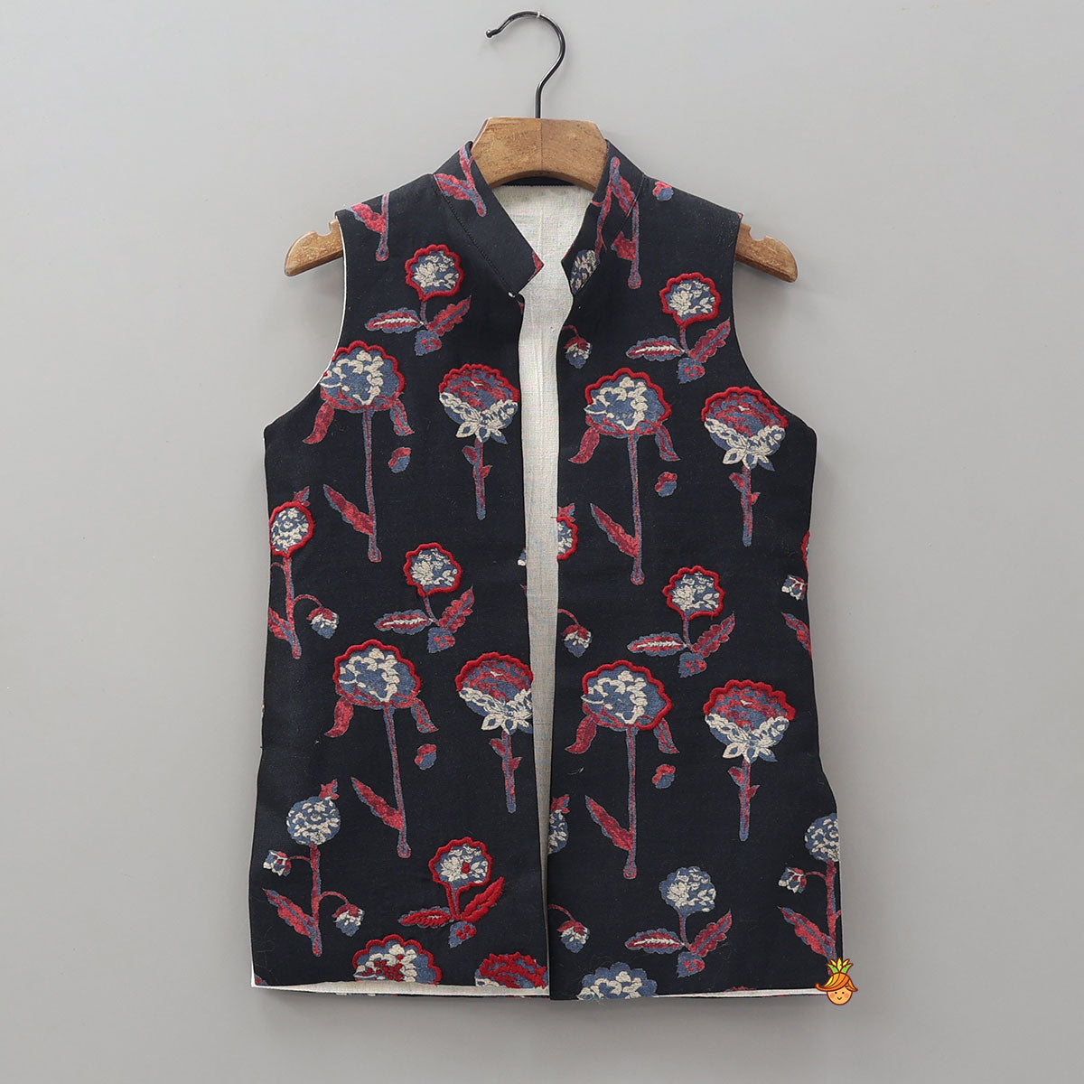 Ethnic Kurta With Thread Work Jacket And Pyjama