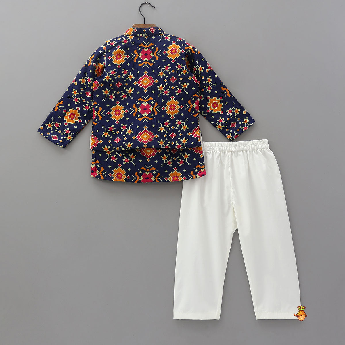 Geometric Printed Kurta With Open Jacket And Pyjama