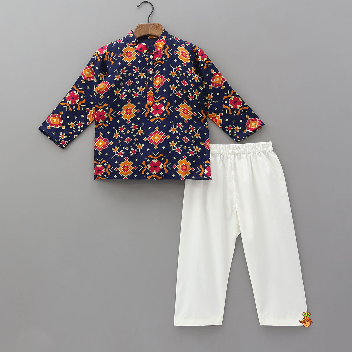 Geometric Printed Kurta With Open Jacket And Pyjama