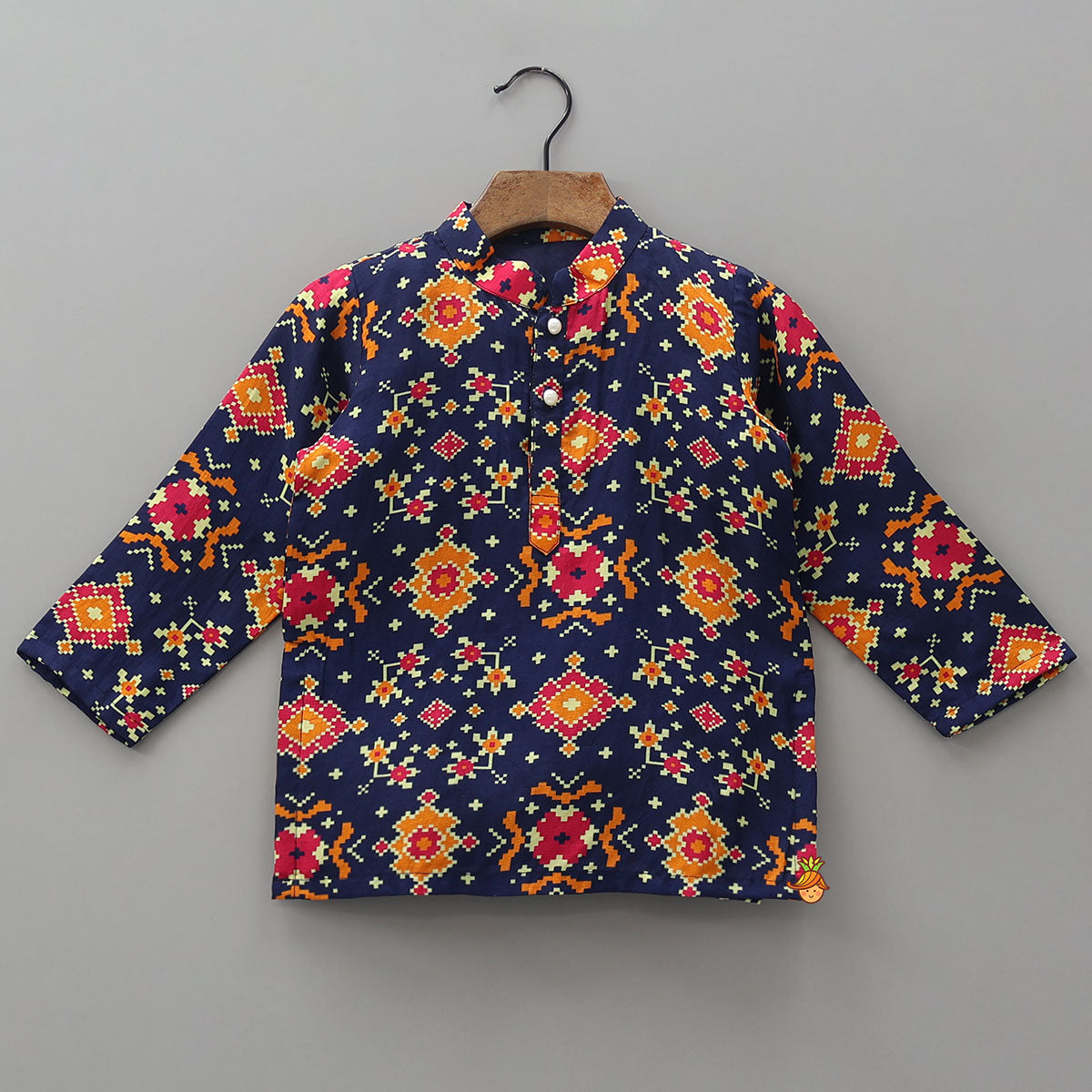 Geometric Printed Kurta With Open Jacket And Pyjama