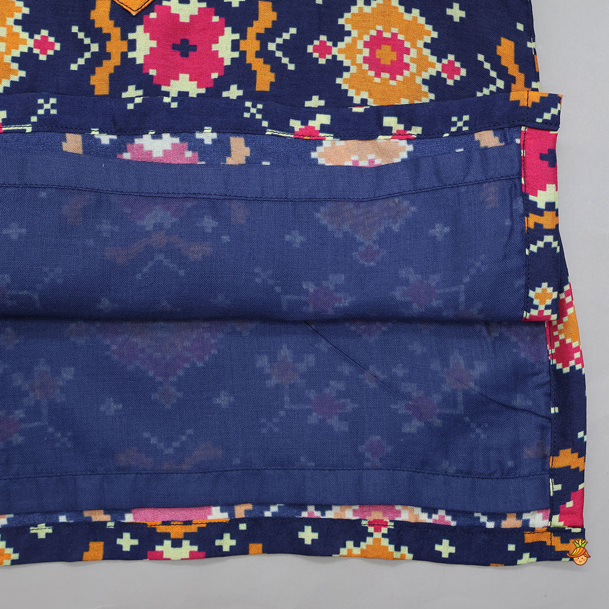 Geometric Printed Kurta With Open Jacket And Pyjama