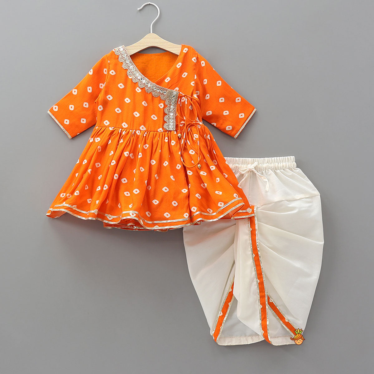 Bandhani Printed Angarkha And Dhoti With Mukut
