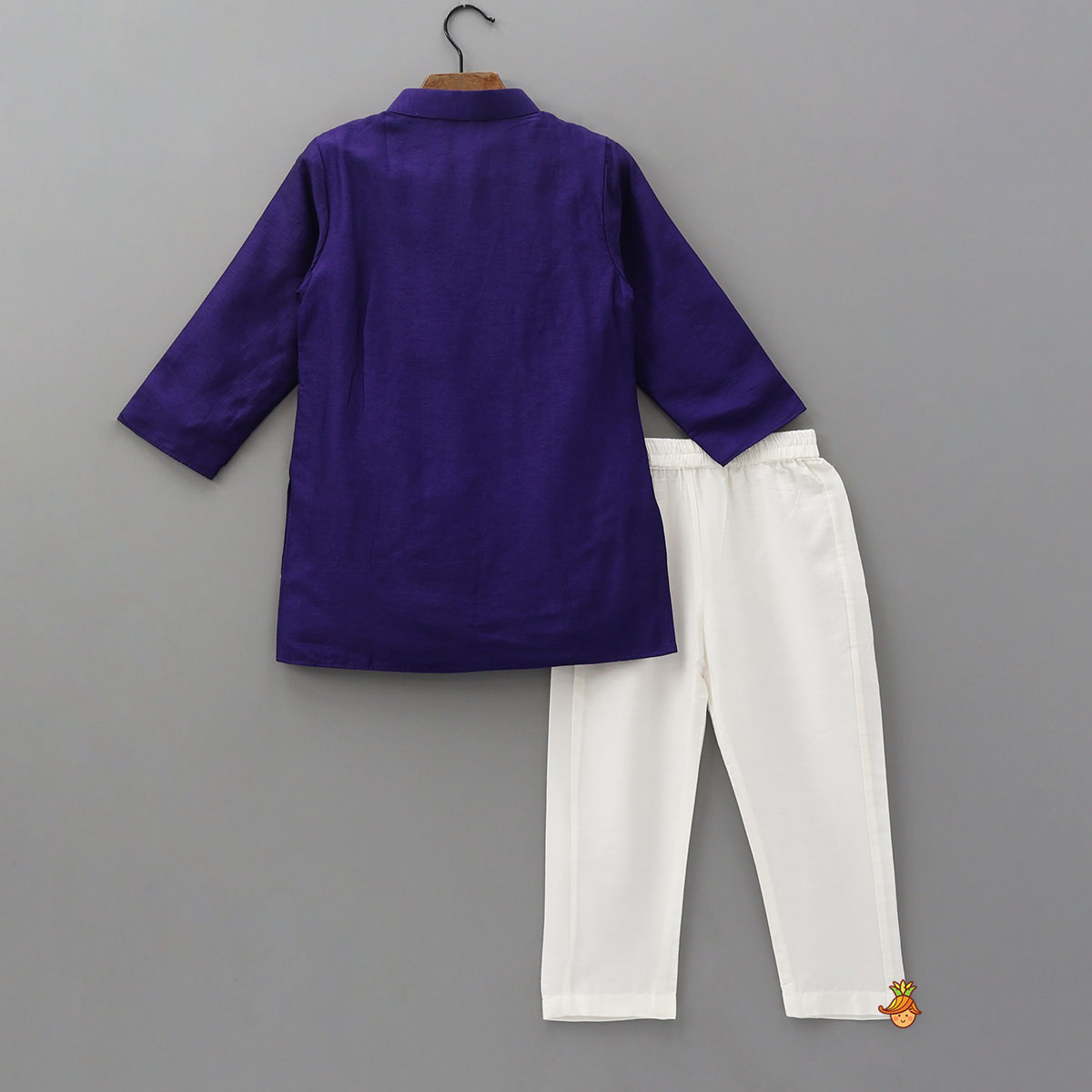Leaf Motif Embroidered Kurta And Pyjama