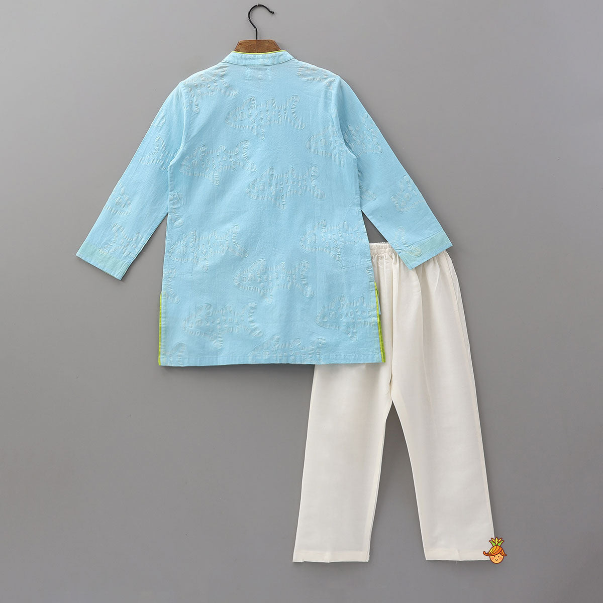 Embossed Pattern Kurta And Pyjama