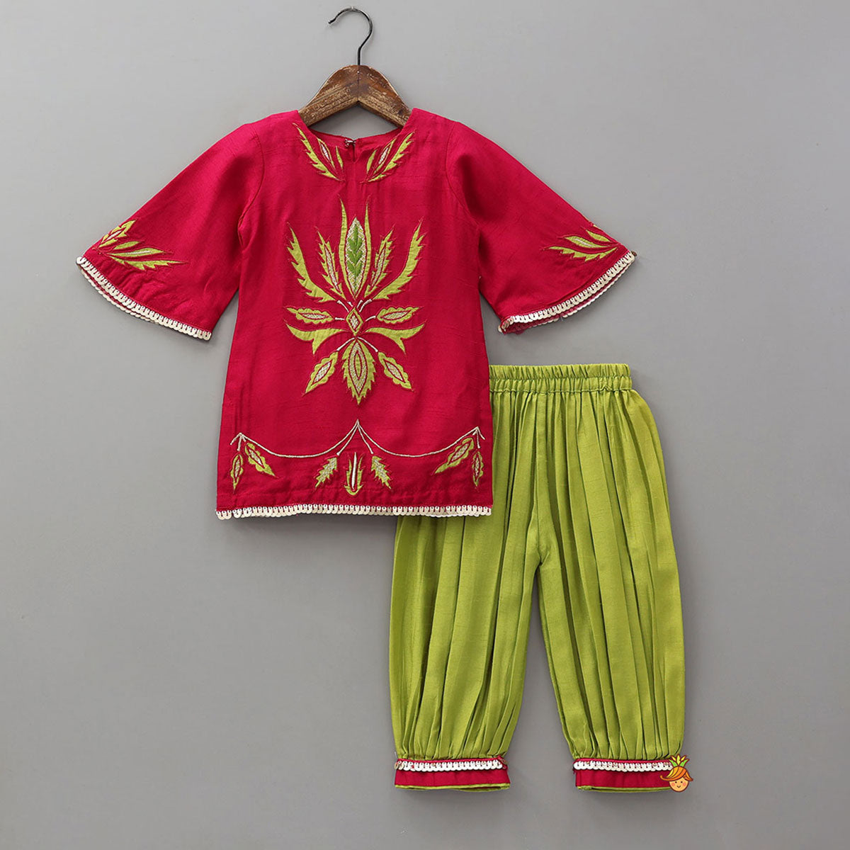 Floral Zari Detailed Kurti With Pleated Pants And Dupatta