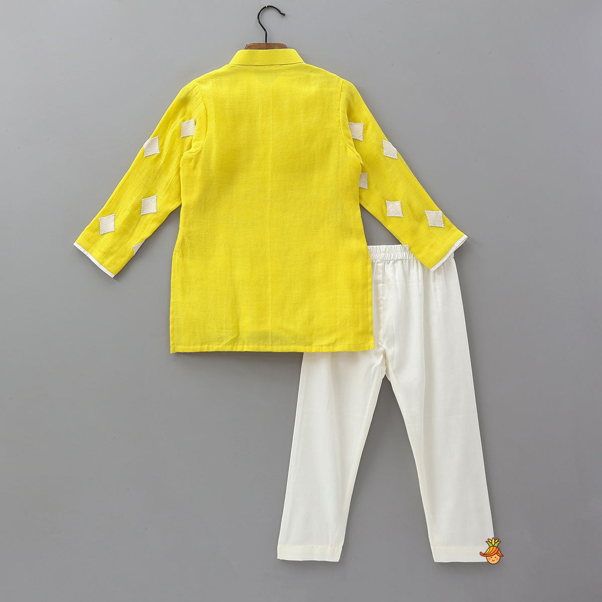 Thread Embroidered Ethnic Kurta And Pyjama