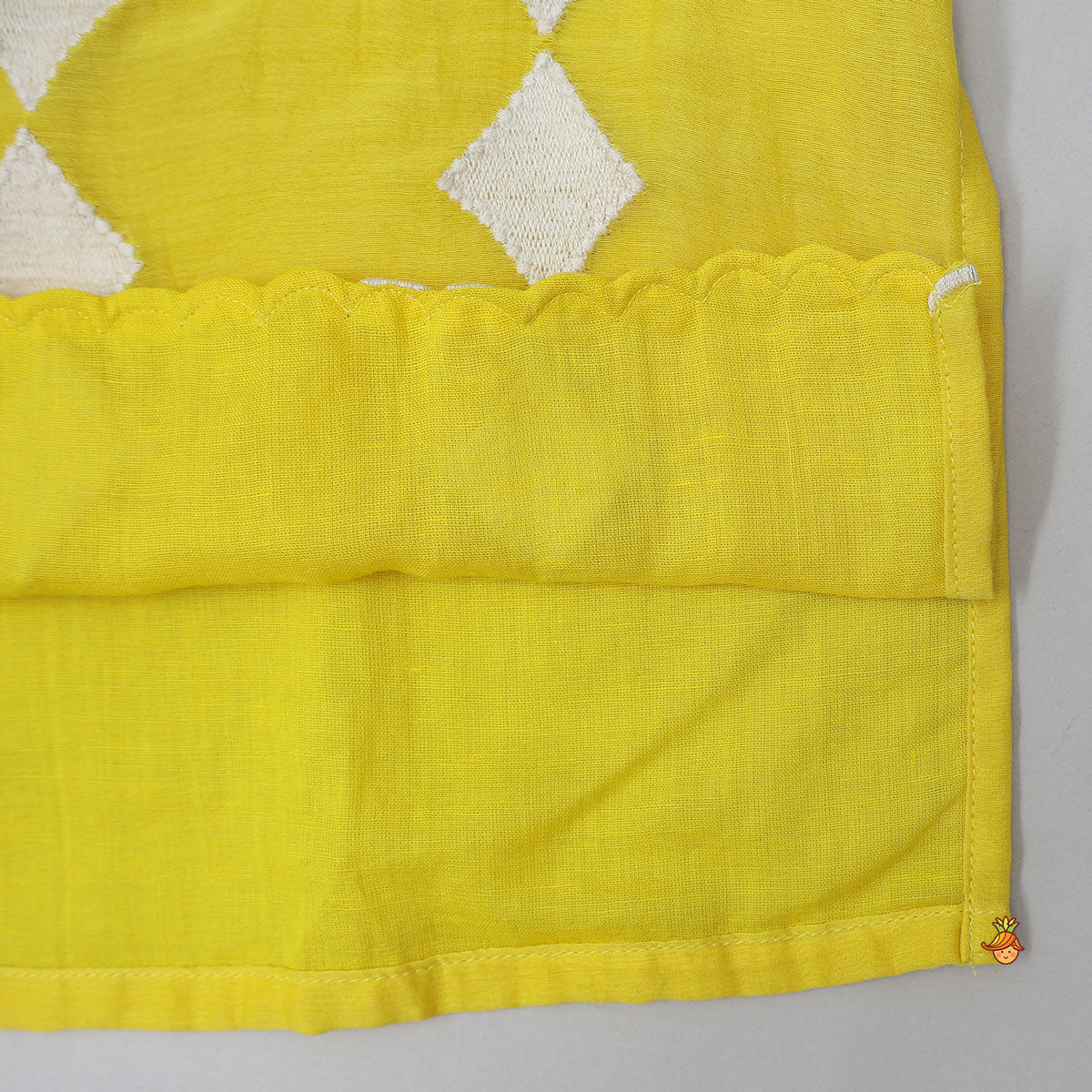 Thread Embroidered Ethnic Kurta And Pyjama