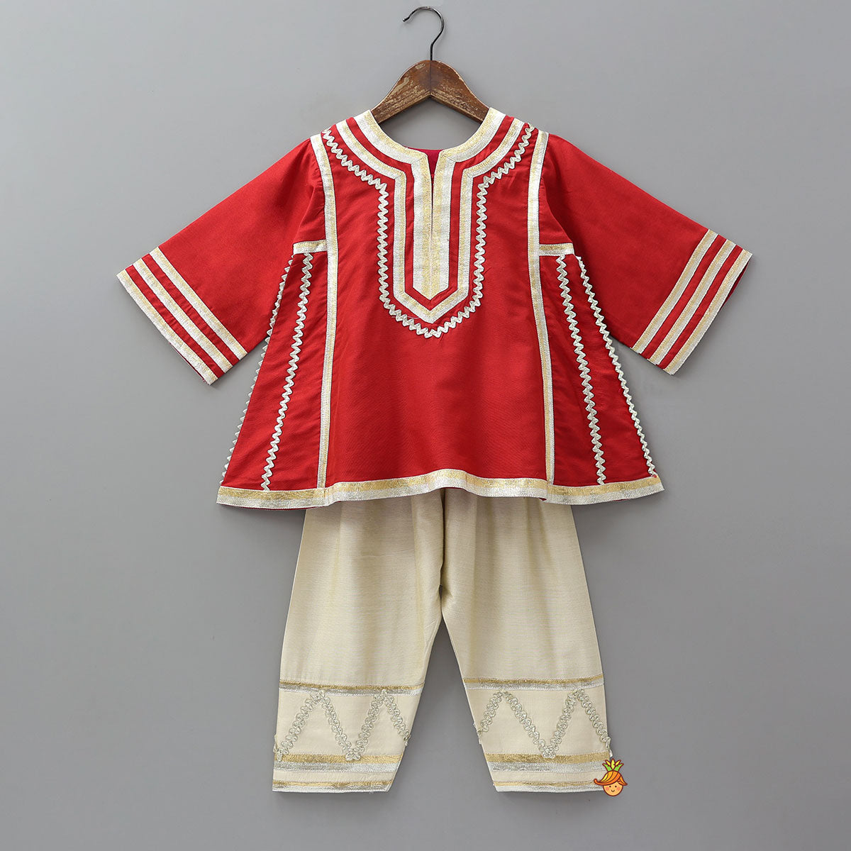 Lace Highlighted Kurti And Farshi Salwar With Potli Bag
