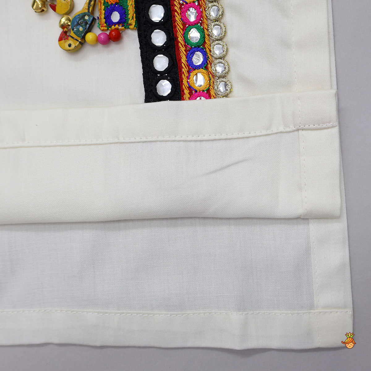 Contrasting Faux Mirror Work Kurta With Pyjama