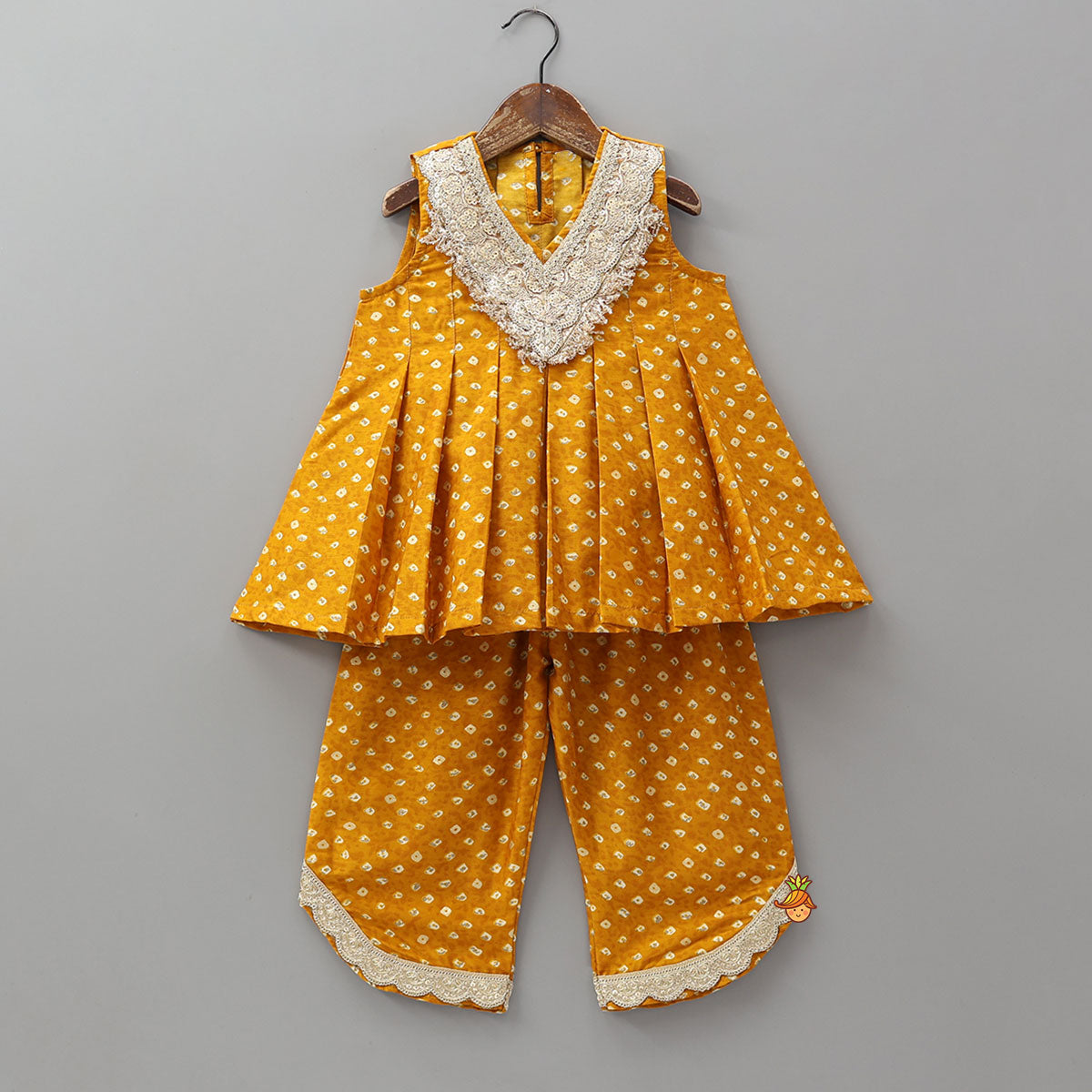 Box Pleated Bandhani Printed Ethnic Kurti And Stylish Pant With Potli Bag