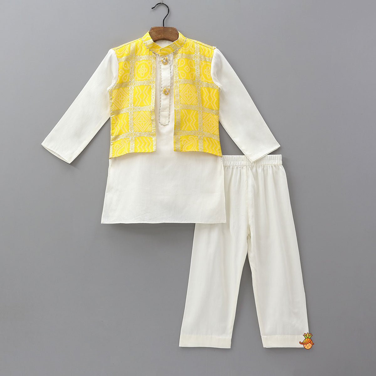 Contrasting Faux Jacket Style Ethnic Kurta With Pyjama