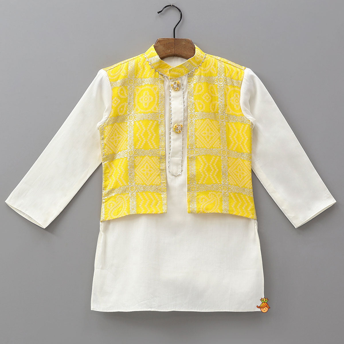 Contrasting Faux Jacket Style Ethnic Kurta With Pyjama