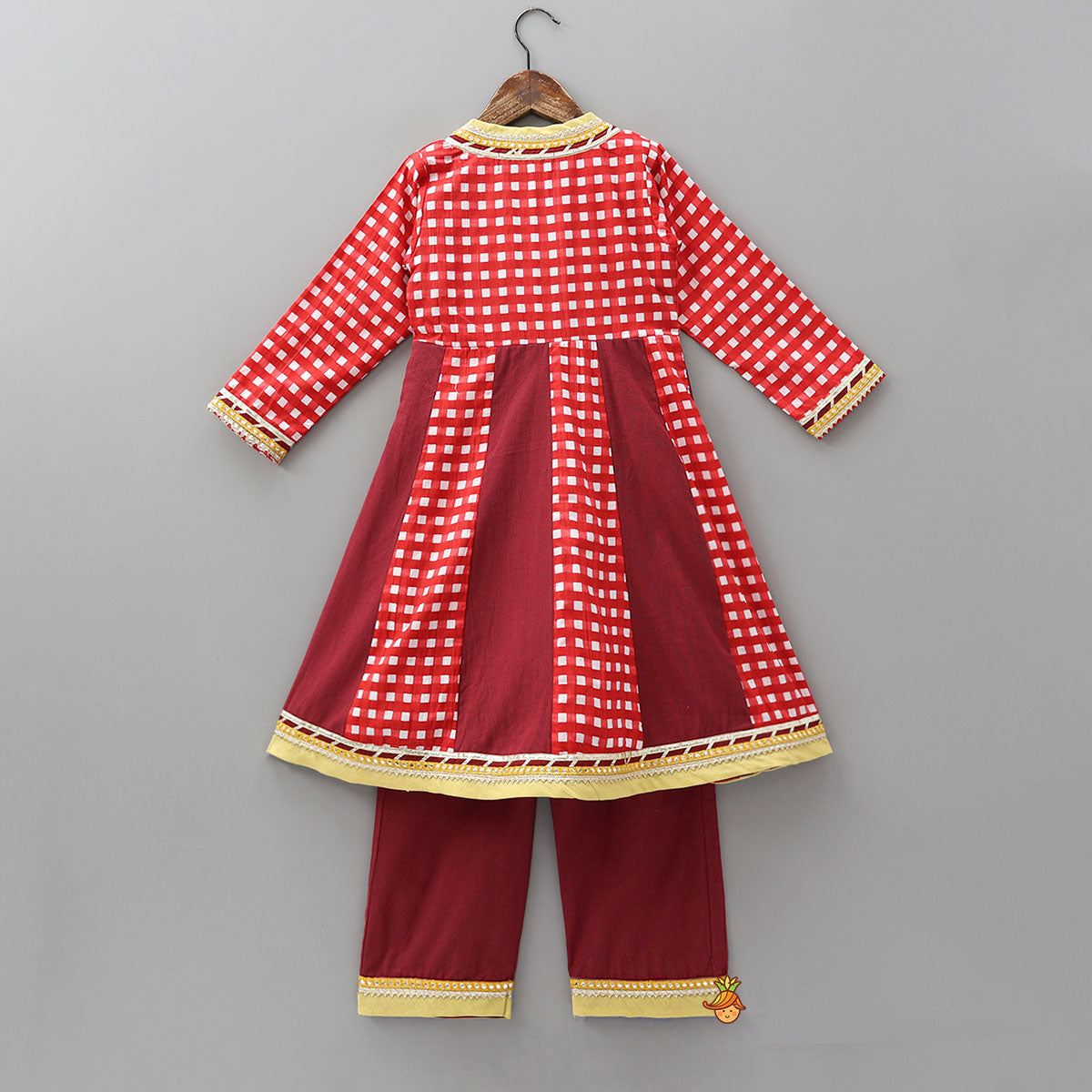 Checks Printed Kurti And Pant With Dupatta