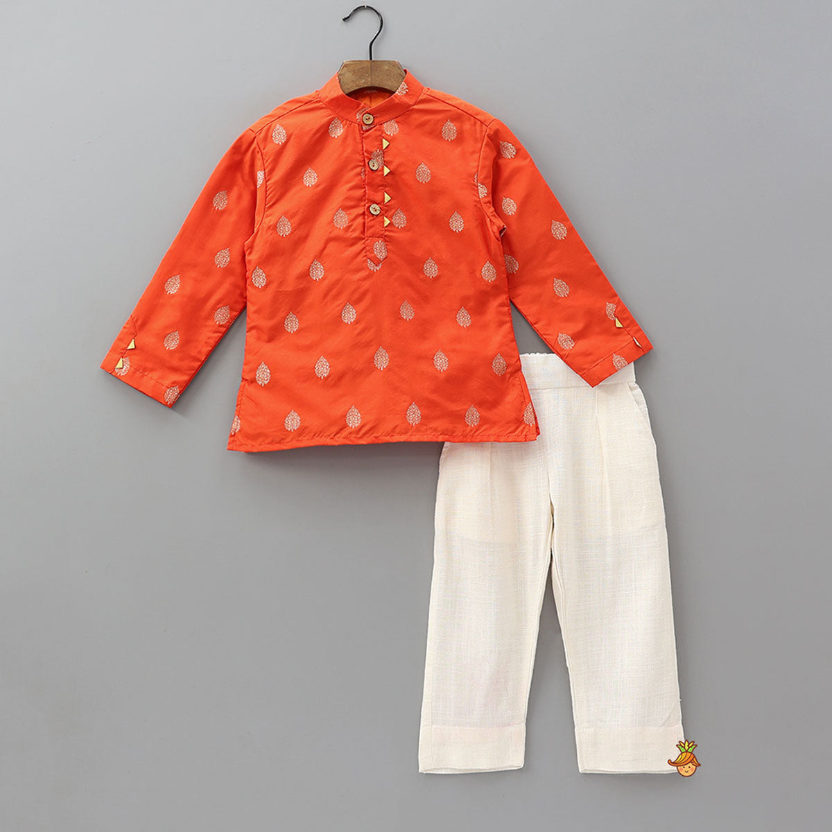 Motif Work Kurta And Pocket Detail Pyjama