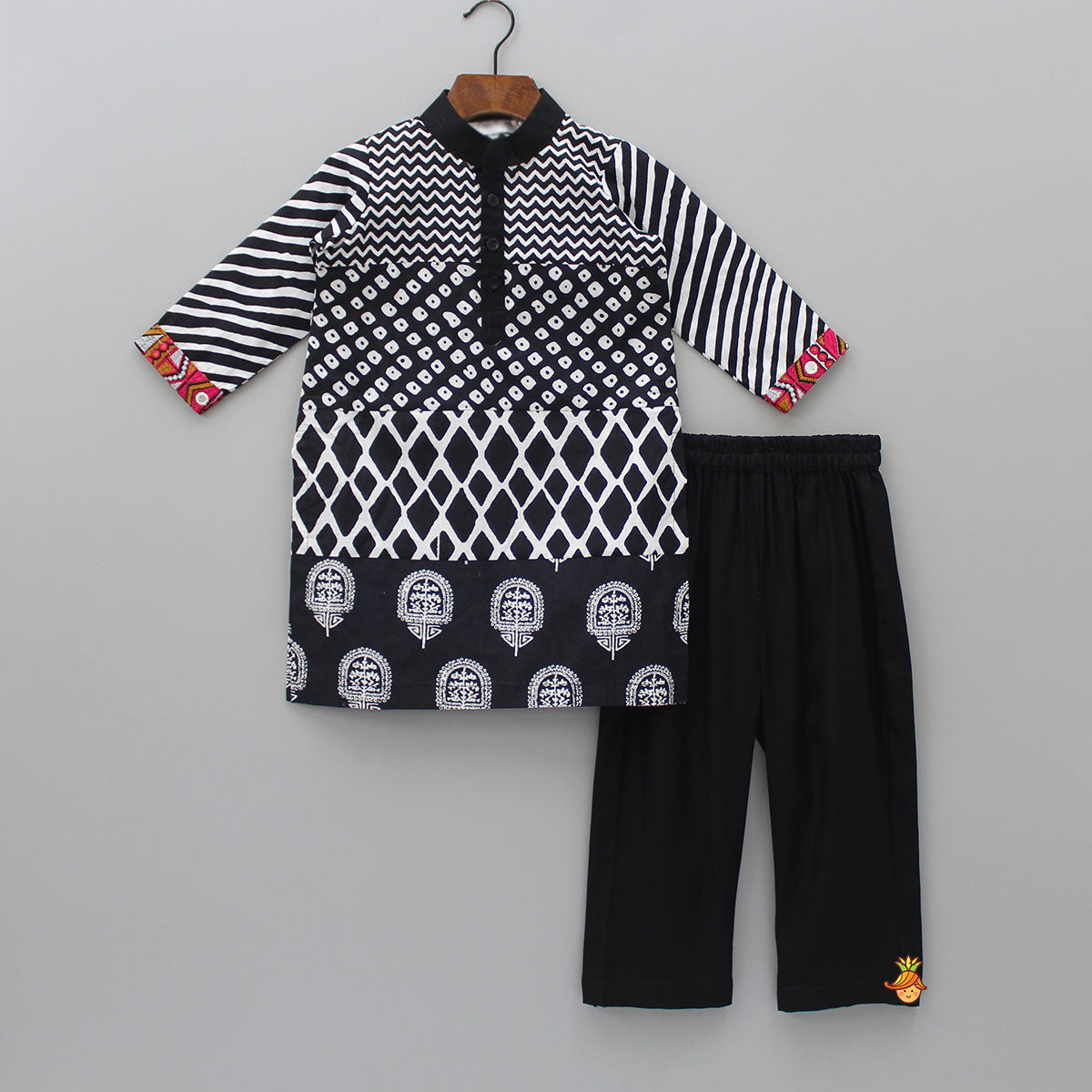 Pre Order: Abstract Printed Black Kurta And Pyjama