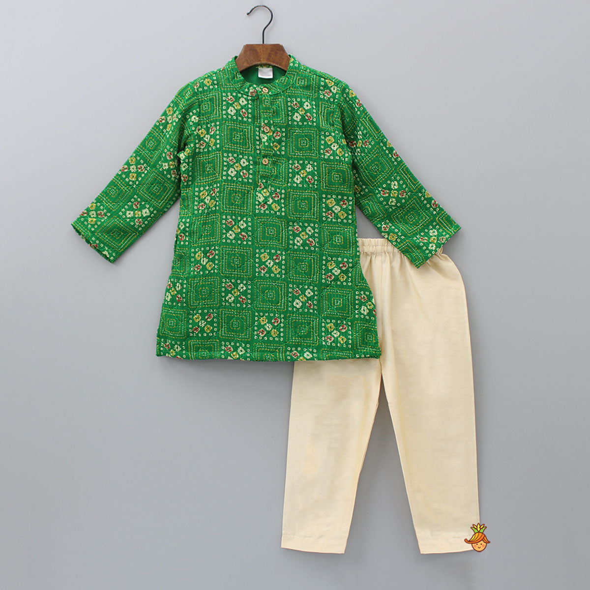 Green Bandhani Printed Kurta With Beige Pyjama