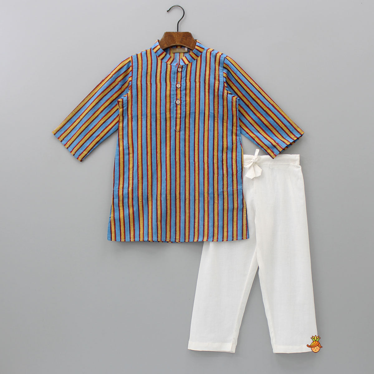 Pre Order: Strips Printed Cotton Kurta With White Pyjama