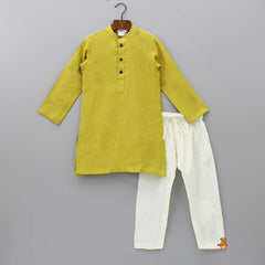 Pre Order: Green Mandarin Collar Kurta With Pocket Square Velvet Jacket And Pyjama
