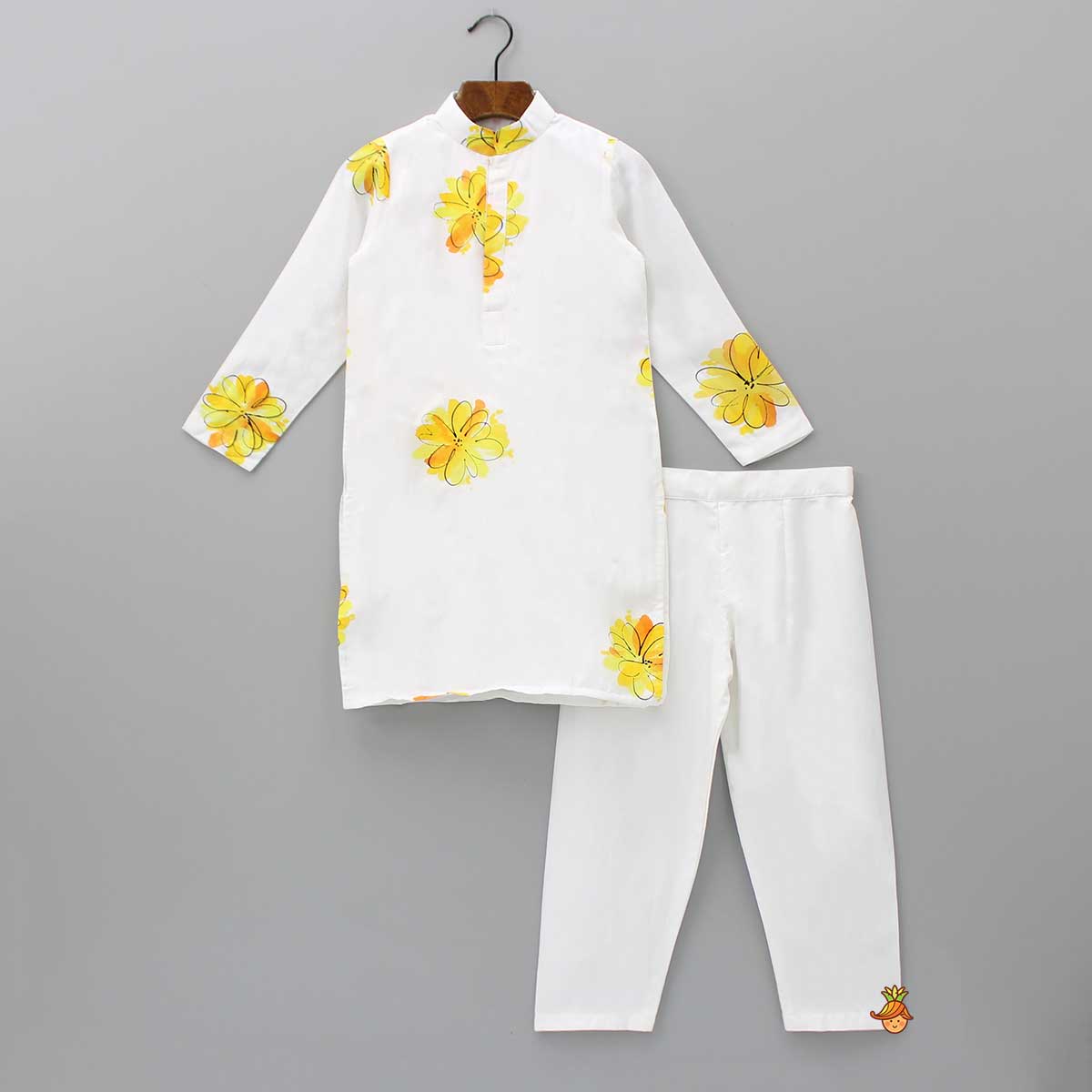 Pre Order: Hand Painted White Ethnic Kurta And Pyjama