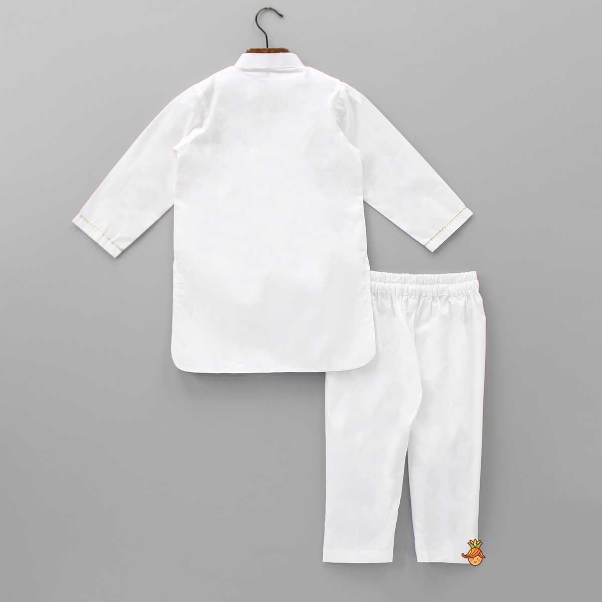 Contrasting Patch Pocket White Kurta And Pyjama