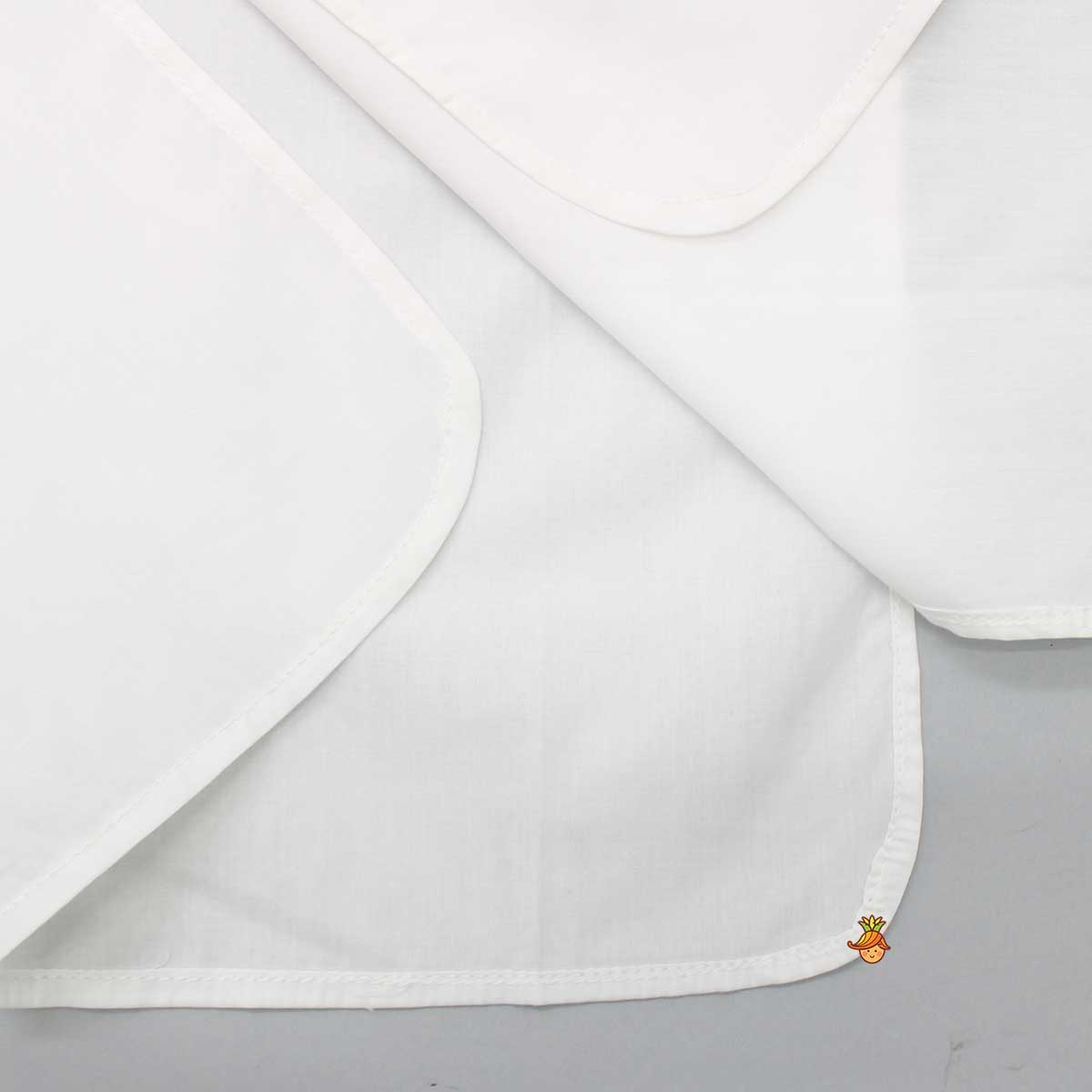 Contrasting Patch Pocket White Kurta And Pyjama