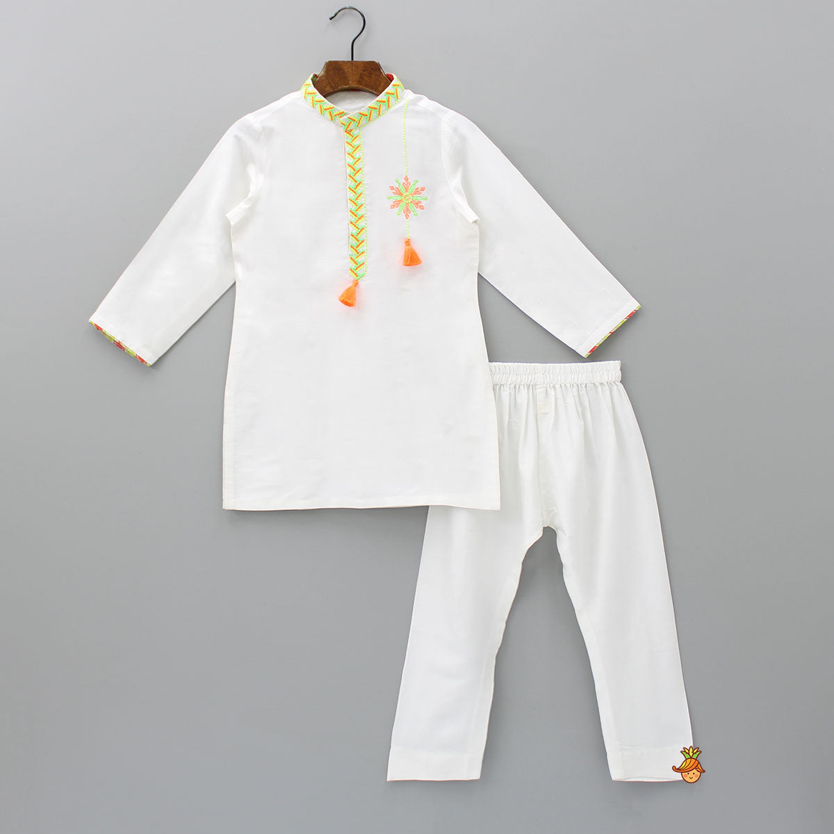 Pre Order: Contrasting Thread Embroidered Off White Kurta With Pyjama