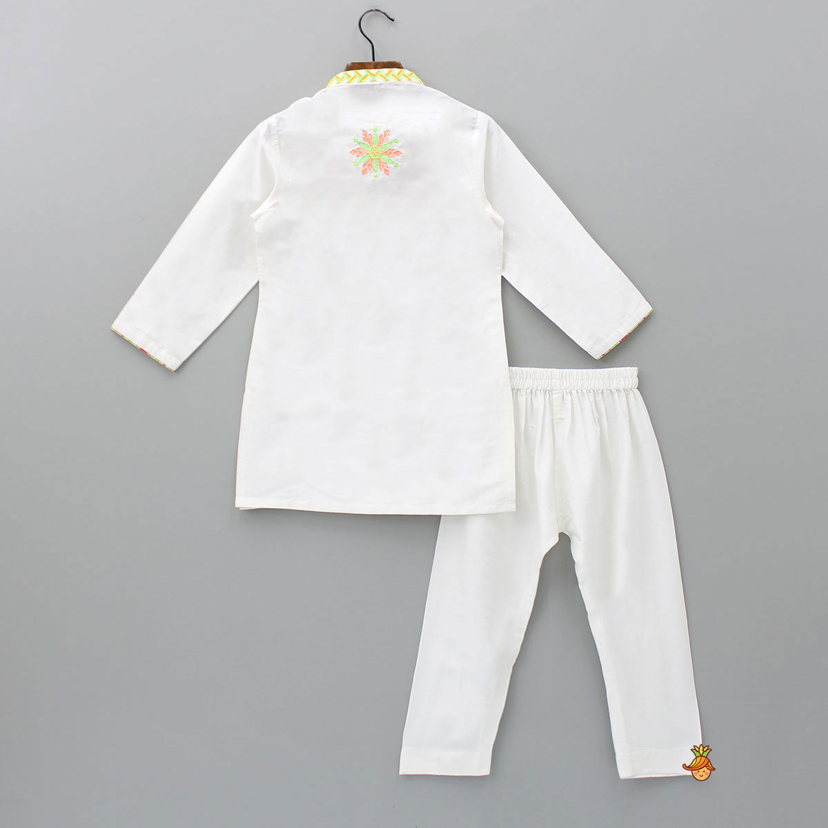 Contrasting Thread Embroidered Off White Kurta With Pyjama