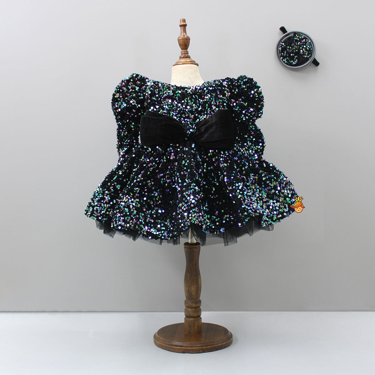 Puffed Sleeves Sequined Black Dress With Headband