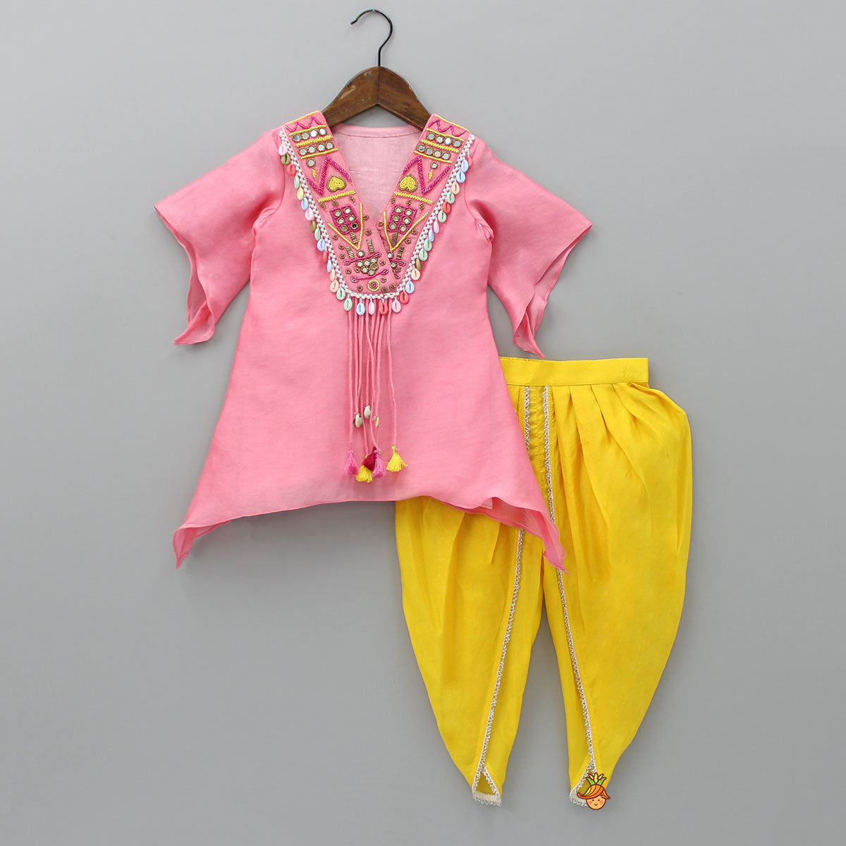Janmashtami 2019- Special 6 Dresses & tips For Girls as Radha Getup | by  Diksha mittal | Medium